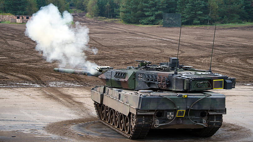 Ein deutscher Kampfpanzer vom Typ "Leopard 2A7"