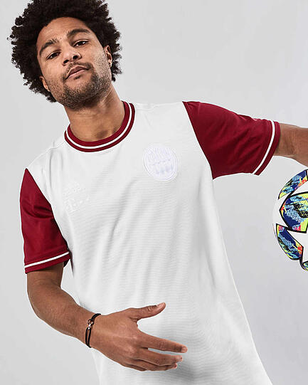So sieht's also aus, das Sondertrikot des FC Bayern zum 120. Geburtstag.