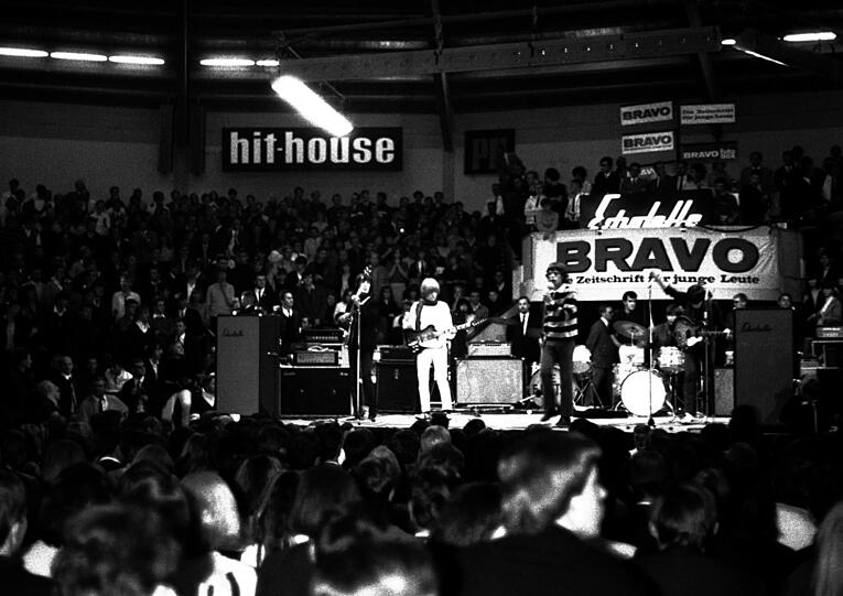 Ausgerichtet von einer "Zeitschrift für junge Leute", der "Bravo", spielen die Stones im September 1965 ihr allererstes München-Konzert im Circus Krone.