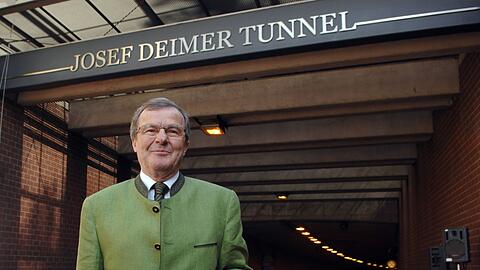 In Landshut ist ein Tunnel nach dem früheren Oberbürgermeister Josef Deimer benannt. (Archivbild) In Landshut ist ein Tunnel nach dem früheren Oberbürgermeister Josef Deimer benannt. (Archivbild)