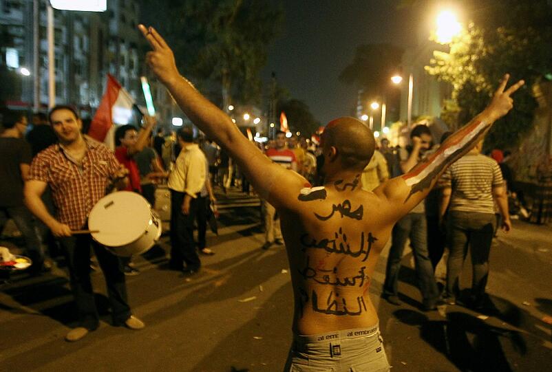 Ausnahmezustand am auf dem Tahrir-Platz in Kairo. Millionen Menschen feiern die Absetzung von Mohammed Mursi durch das ägyptische Militär.