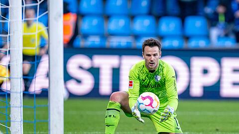 Bochums Torwart Manuel Riemann war nach der Niederlage gegen Stuttgart mit Fans aneinandergeraten.