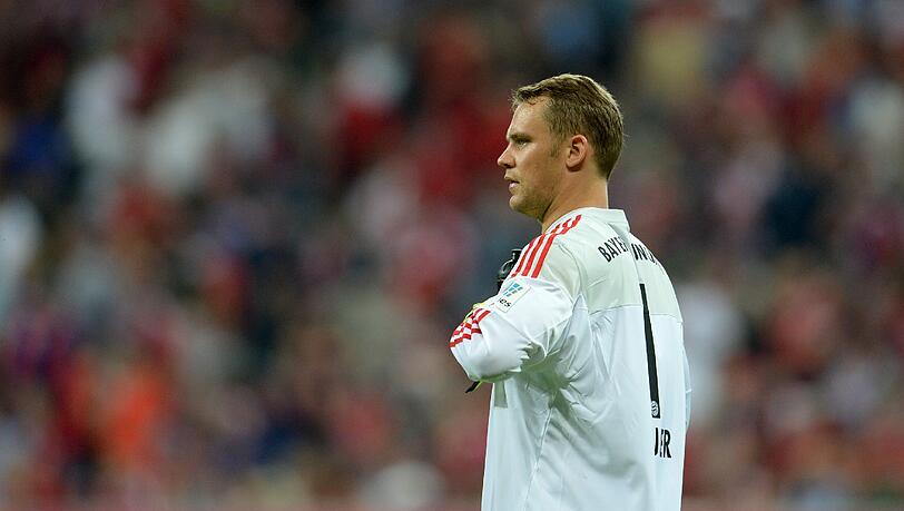 MANUEL NEUER, NOTE 3: Als Torwart nicht gefordert. Ließ sich deshalb zwischendurch einen zweiten Ball geben und versuchte, sich auf diese Weise warmzuhalten. Trickste später einen Dinamo-Spieler aus. MANUEL NEUER, NOTE 3: Als Torwart nicht gefordert. Ließ sich deshalb zwischendurch einen zweiten Ball geben und versuchte, sich auf diese Weise warmzuhalten. Trickste später einen Dinamo-Spieler aus.