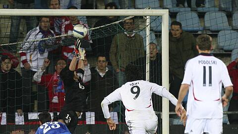 Luca Toni dreht das Uefa-Cup-Spiel gegen Getafe mit zwei späten Treffern zu Gunsten der Bayern.