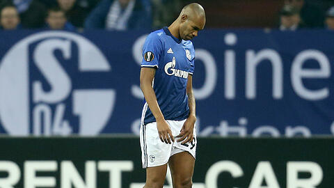 Die Adduktoren! Schalkes Abwehrboss muss nach dem Euro-League-Rückspiel gegen PAOK Saloniki lange pausieren.