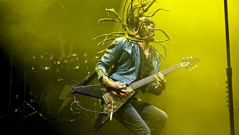 Auch mit sechzig begeistert Lenny Kravitz noch die Fans in der Münchner Olympiahalle.