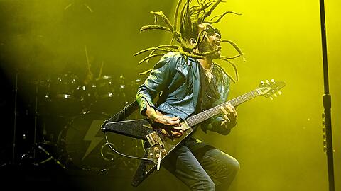 Auch mit sechzig begeistert Lenny Kravitz noch die Fans in der Münchner Olympiahalle.