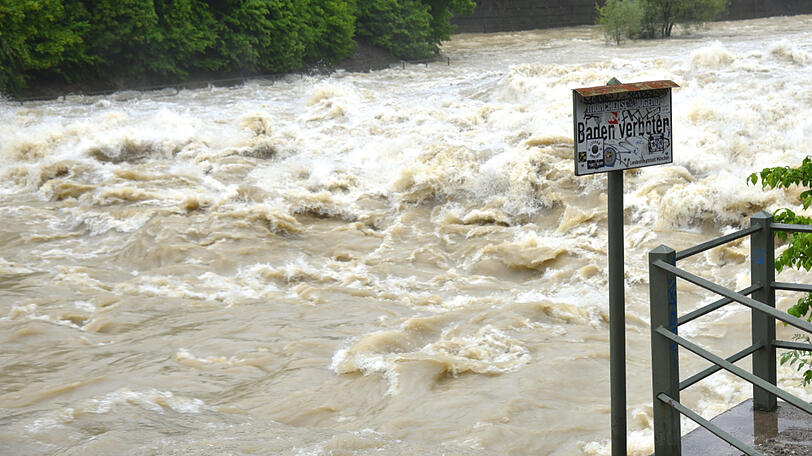 Reißerisch: Die Isar am Mittwochvormittag.