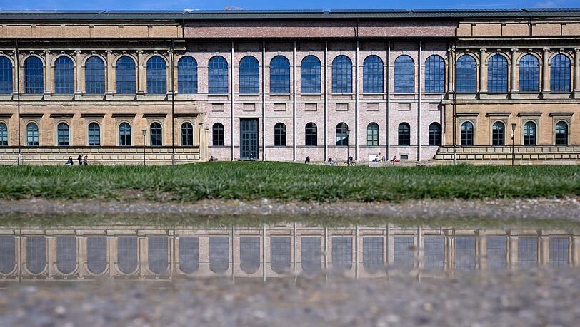 Blick auf die Alte Pinakothek in München.