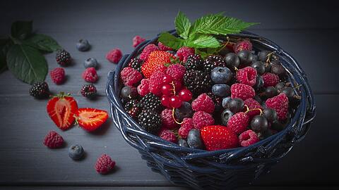 In Deutschland gibt es viele Beeren, die man nicht nur im Supermarkt kaufen, sondern auch in der freien Natur sammeln kann.