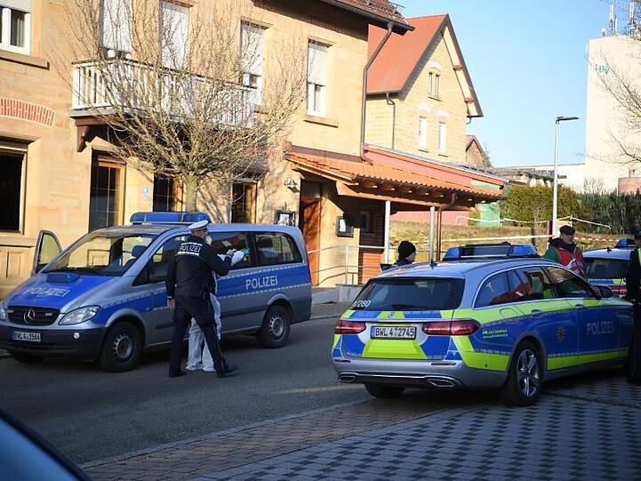 Großeinsatz in Rot am See: Nach Polizeiangaben gibt es keinen Hinweis auf weitere Täter - es habe sich um einen Einzeltäter gehandelt.