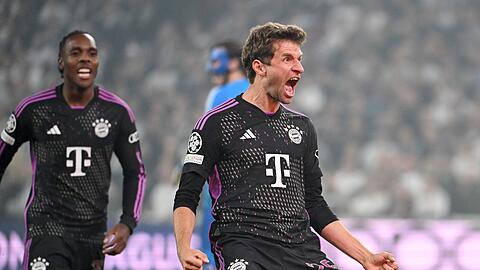 Die eingewechselten Thomas Müller (r) und Mathys Tel brachten dem FC Bayern den Sieg.