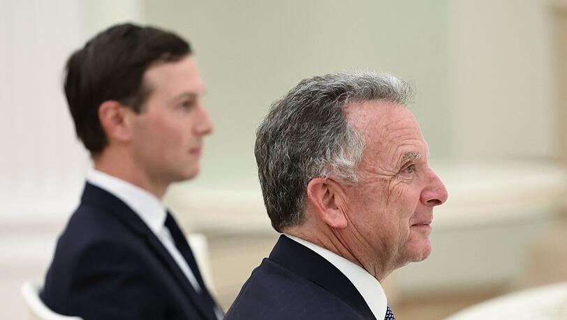 Kushner (l) begleitete Witkoff erstmals im Kreml.