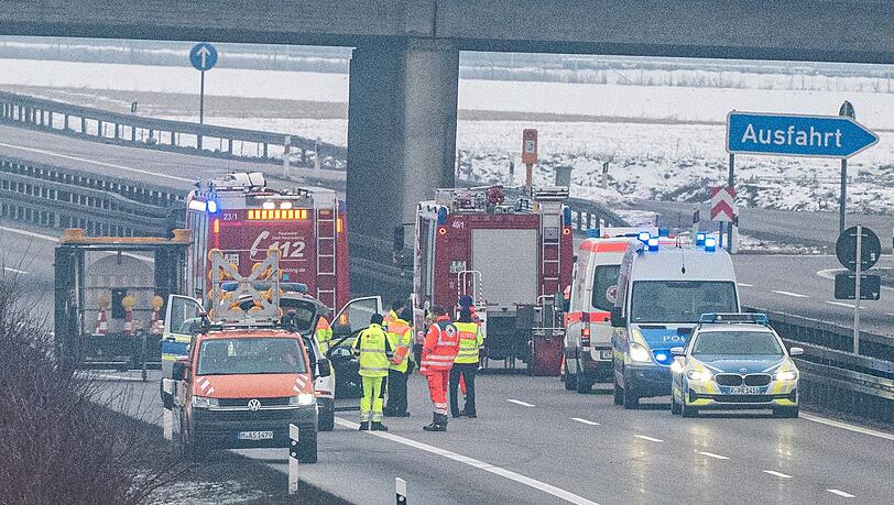 Die A3 blieb in Fahrtrichtung Passau bis zur Mittagszeit gesperrt.