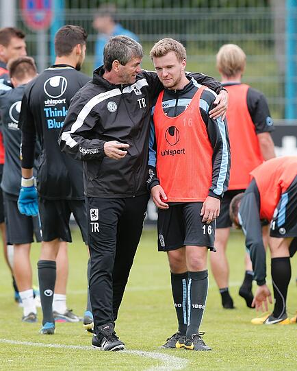 Training an der Grünwalder: Friedhelm Funkel bei der Einheit mit dem TSV 1860. Die Bilder