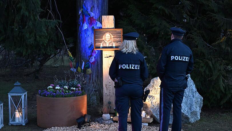 Im Partenkirchener Kurpark erinnert ein Gedenkort an die Ex-Biathletin. Im Partenkirchener Kurpark erinnert ein Gedenkort an die Ex-Biathletin.