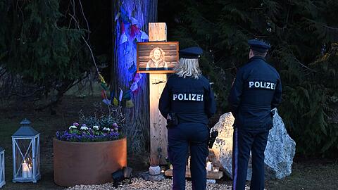 Im Partenkirchener Kurpark erinnert ein Gedenkort an die Ex-Biathletin.