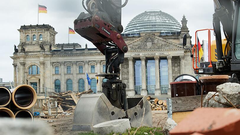 Die große Mehrheit glaubt nicht, dass die Bundesregierung es schafft, wie geplant bis zum Sommer Reformen bei Steuern, Arbeitsmarkt und Rente vorzulegen. (Symbolbild) Die große Mehrheit glaubt nicht, dass die Bundesregierung es schafft, wie geplant bis zum Sommer Reformen bei Steuern, Arbeitsmarkt und Rente vorzulegen. (Symbolbild)