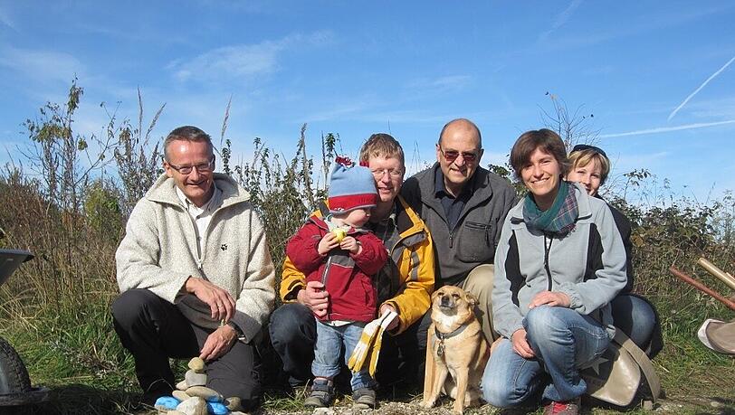Auf Einladung des Heideflächenvereins sorgten diese Aktiven für neue Markierungen. Auf Einladung des Heideflächenvereins sorgten diese Aktiven für neue Markierungen.