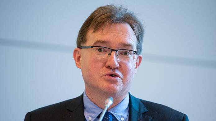 Thomas Goger, stellvertretender Leiter der Zentralstelle Cybercrime Bayern (ZCB), spricht.