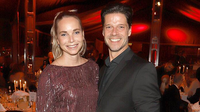 Schauspieler Steffen Dürr, hier mit Ehefrau Katharina, soll 2026 ins Dschungelcamp einziehen. Schauspieler Steffen Dürr, hier mit Ehefrau Katharina, soll 2026 ins Dschungelcamp einziehen.