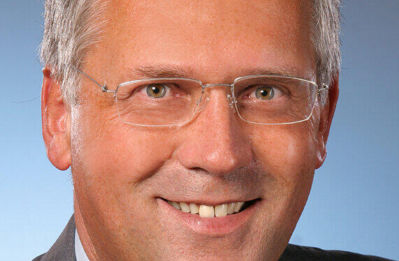 Verteidigte die Erhöhung: Bezirkstags-Präsident Richard Bartsch (CSU)