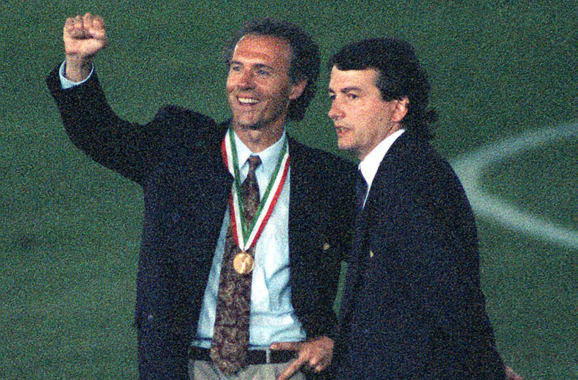 Beckenbauers (l.) Trainerstationen: Deutsche Nationalmannschaft, Olympique Marseille, FC Bayern München.