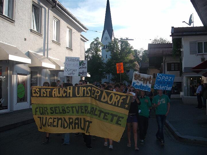 Jugendliche protestieren gegen Feierverbot in Miesbach