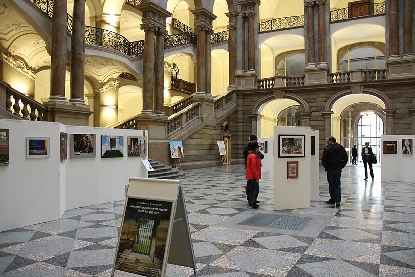 Die Ausstellung ist noch bis 23. November bei freiem Eintritt zu sehen. Montag bis Donnerstag von 8 &ndash; 16.30 Uhr, Freitag 8 &ndash; 15.30 Uhr.