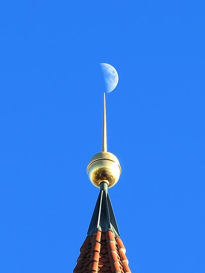 Die Mondfotos von Djordje Matkovic sehen unwirklich aus, so schön sind sie.