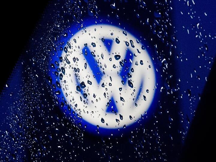 Der Rabatt werde vom 24. Januar an bei der Inzahlungnahme von Euro-4- oder Euro-5-Diesel-Fahrzeugen zusätzlich zum Gebrauchtwagenwert gewährt, teilte VW mit.