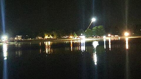 Am Dienstagabend hat die Feuerwehr am Karlsfelder See nach einem Vermissten gesucht.