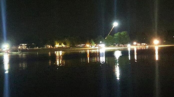 Am Dienstagabend hat die Feuerwehr am Karlsfelder See nach einem Vermissten gesucht.