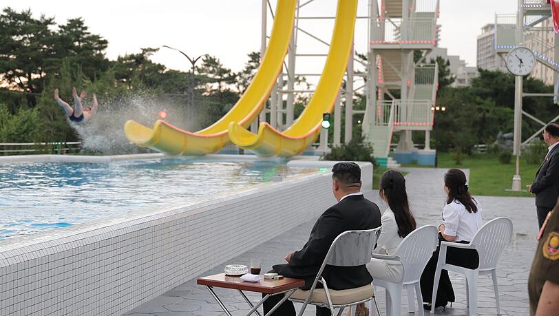Machthaber Kim Jong Un weiht eine neue Touristenanlage an der nordkoreanischen Ostküste ein.