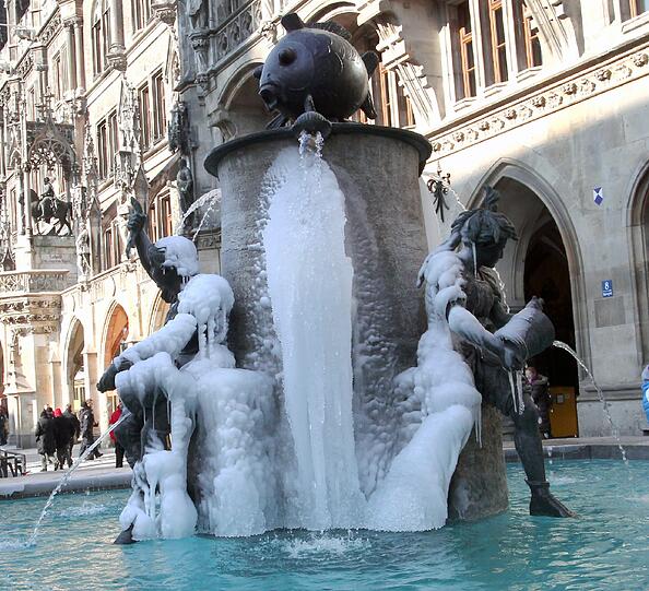 Saukalt! Eiszeit herrscht in München. Die schönsten Bibber-Bilder gibt's in der Bilderstrecke zum Durchklicken...
