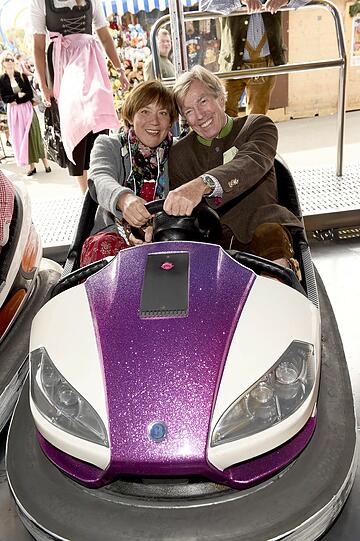 Rosi Mittermaier und Prinz Poldi von Bayern im Autoscooter