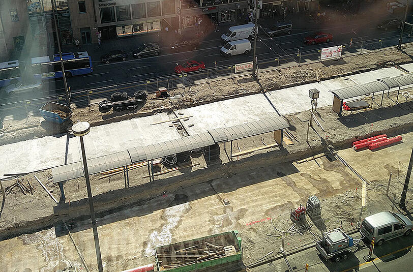 Ein weiteres Bild der großen Baustelle von oben.