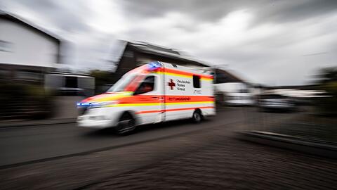 Eine 20-Jährige wurde schwer verletzt. (Symbolbild)