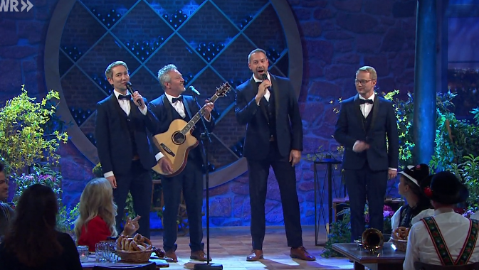 Die "Stimmen der Berge" k&ouml;nnen auch nordisch - und sorgten mit einem Medley norddeutscher Klassiker f&uuml;r Stimmung in Andy Borgs Weinstube.