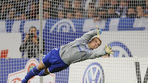 Oliver Kahn ist dafür, Manuel Neuer zum FC Bayern zu holen.