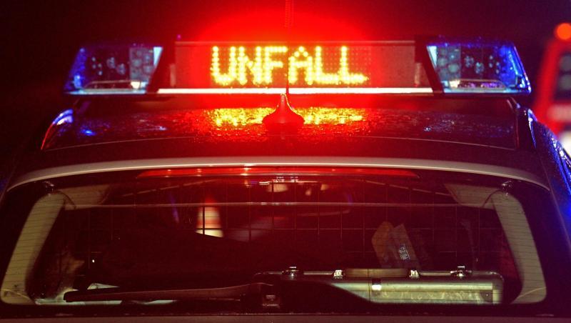 Der Schriftzug "Unfall" leuchtet auf einem Streifenwagen. Foto: Stefan Puchner/dpa/Symbolbild Der Schriftzug "Unfall" leuchtet auf einem Streifenwagen. Foto: Stefan Puchner/dpa/Symbolbild