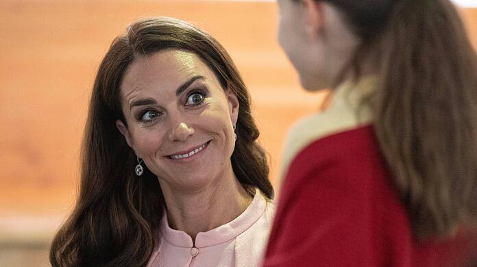 Kates starker Gesichtsausdruck legt ihr Beauty-Geheimnis offen