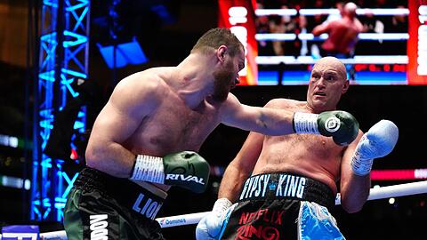 Tyson Fury: Viele Schl&auml;ge von Arslanbek Machmudow gehen ins Leere.