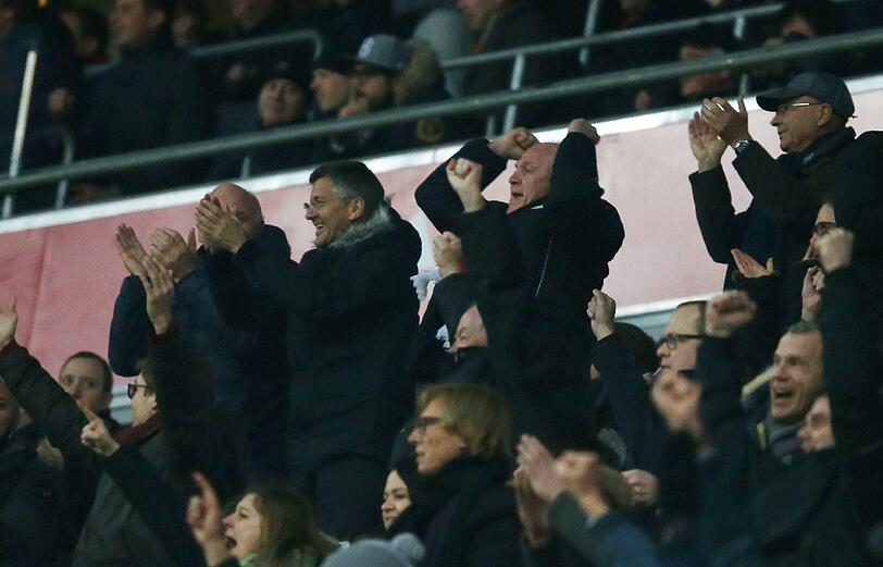 2. März 2016: Hoeneß besucht erstmals nach seiner Haftentlassung wieder ein Spiel der Profis in der Allianz Arena und sieht ein 1:2 gegen Mainz.