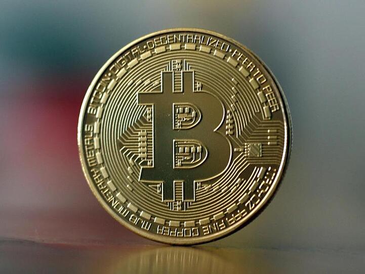 Privaten Kryptowährungen wie Bitcoins könnte in absehbarer Zukunft von Zentralbanken ausgegebenes digitales Geld folgen.