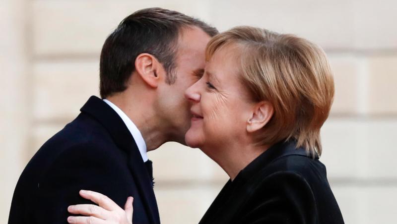 Geht nicht mehr: Präsident Emmanuel Macron begrüßte Bundeskanzlerin Angela Merkel im Elyseepalast 2018 mit Wangenküsschen. Geht nicht mehr: Präsident Emmanuel Macron begrüßte Bundeskanzlerin Angela Merkel im Elyseepalast 2018 mit Wangenküsschen.