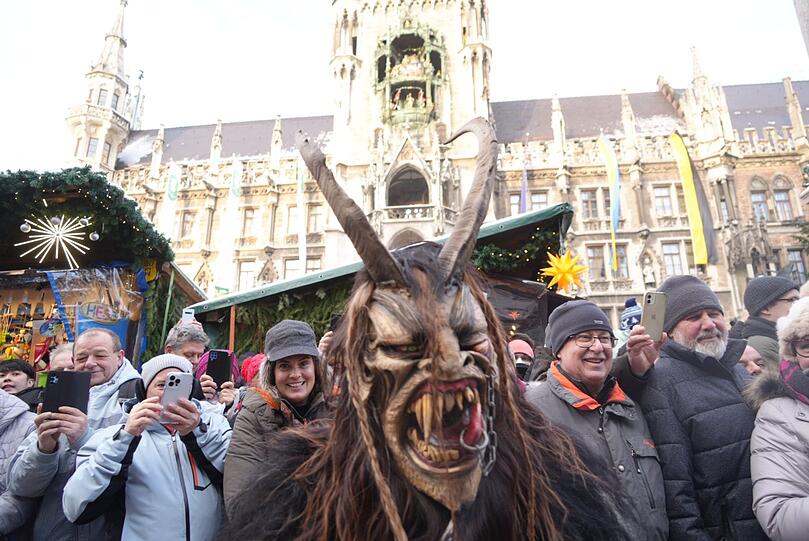Rund 300 Krampusse zogen am Sonntagnachmittag durch München.