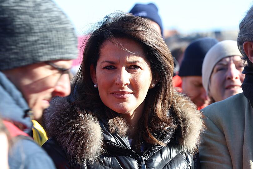 Michaela Kaniber (CSU), Bayerns Landwirtschaftsministerin ist ebenfalls auf die Theresienwiese gekommen. Sie hat auch kein Rederecht auf der Demo..