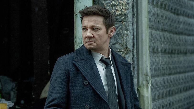 Jeremy Renner als "Mayor of Kingstown" Mike McLusky. Jeremy Renner als "Mayor of Kingstown" Mike McLusky.