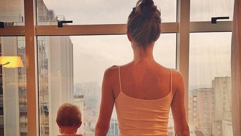 Gisele Bündchen bei Yoga-Session mit Töchterchen Vivian Gisele Bündchen bei Yoga-Session mit Töchterchen Vivian